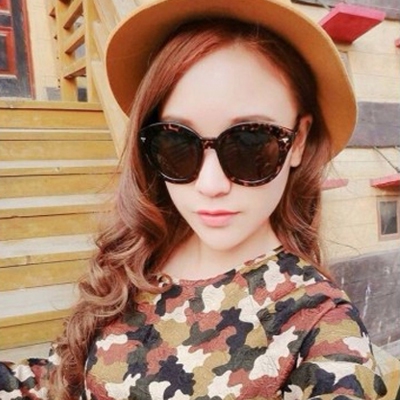 Οι γυναίκες γυαλιά ηλίου: Μαύρο και Καφέ