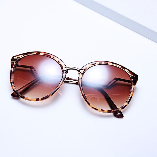 Γυαλιά ηλίου με μεταλλικό σκελετό