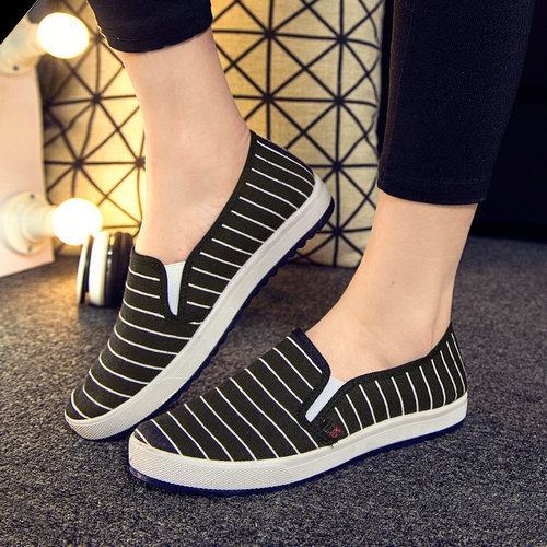 Дамски платнени обувки - подходящи за ежедневие, лек спорт и бягане - бели, черни, сини, червени