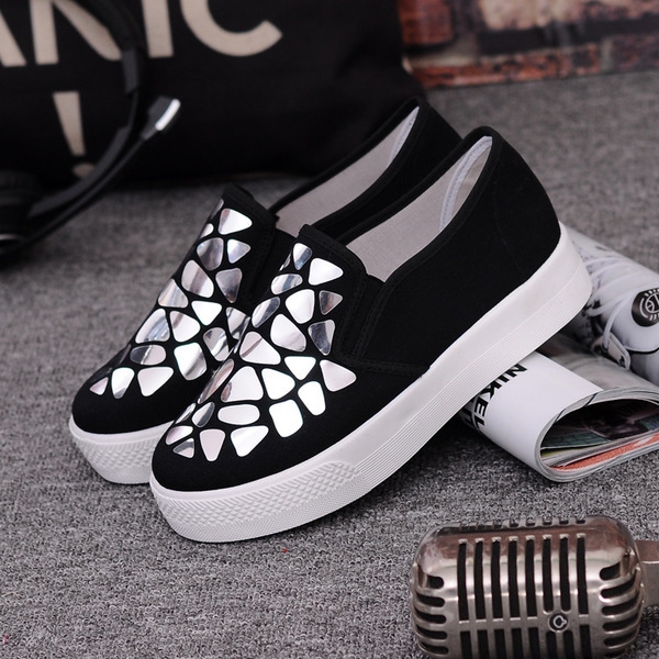 Дамски платнени обувки - подходящи за ежедневие, лек спорт и бягане - бели, черни, сини, червени