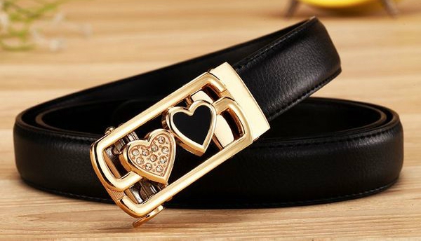 Γυναικείς ζώνες από συνθετικό δέρμα σε μαύρο, λευκό και κόκκινο - διαφορετικά μοντέλα