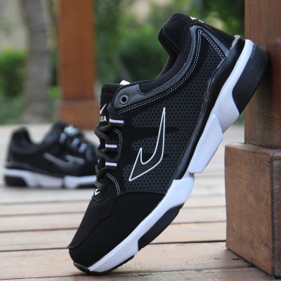 Спортни обувки за бягане, джогинг и ежедневие - четири мъжки модела в черно