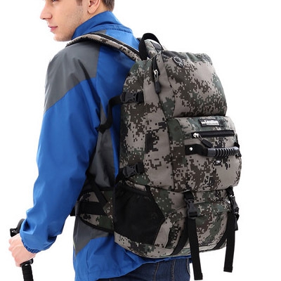 Мъжки чанти подходящи за туризъм и алпинизъм 