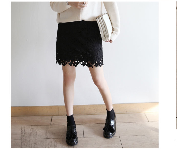 Ανοιξηάτικη  φούστα  από δαντέλα σε δύο χρώματα για τις έγκυες γυναίκες.