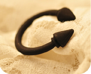 Дамски пръстени в черен,сребрист и златист цвят - 10 модела