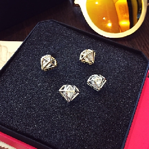 Дамски обеци под формата на диамант - малък и голям размер