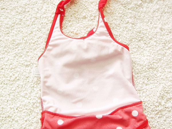 Цял бански костюм за момичета: син и червен на точки