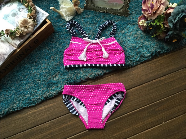 Детски бански костюми за момичета: 4 модела