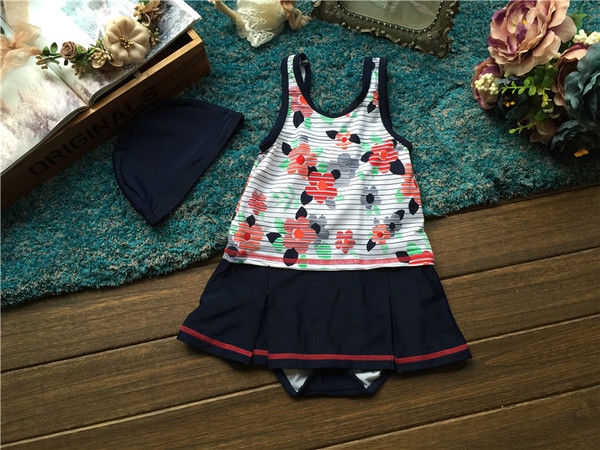 Детски бански костюми за момичета: 4 модела