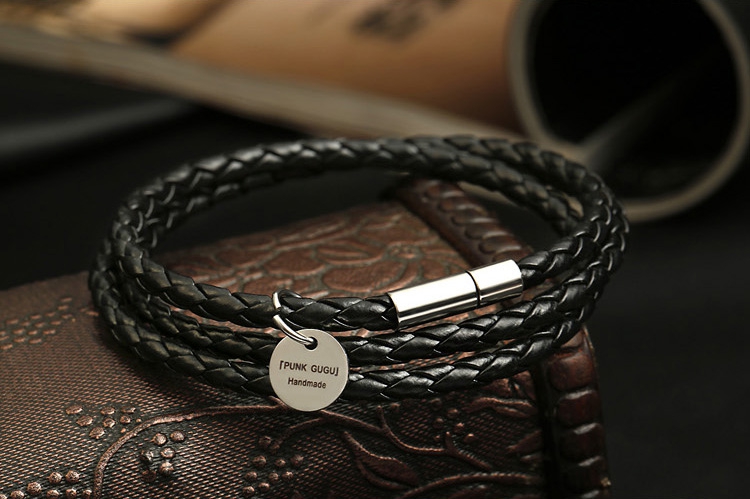 Ръчно изработена дамска гривна в черен,бял,червен и кафяв цвят-5 модела