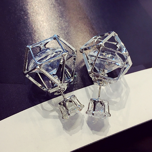 Дамски обеци с камъни в сферична форма 