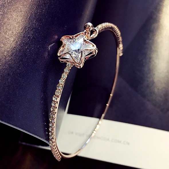 Дамска гривна с камък под различна форма - кръг или звезда