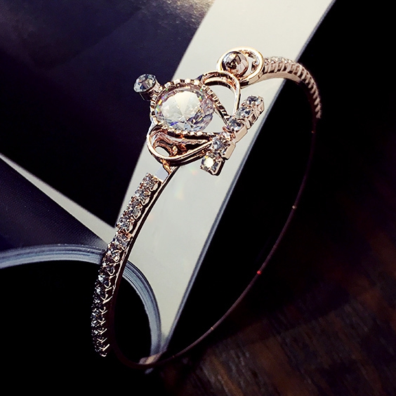 Дамска гривна с камък под различна форма - кръг или звезда