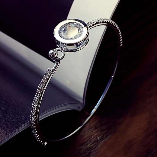 Дамска гривна с камък под различна форма - кръг или звезда