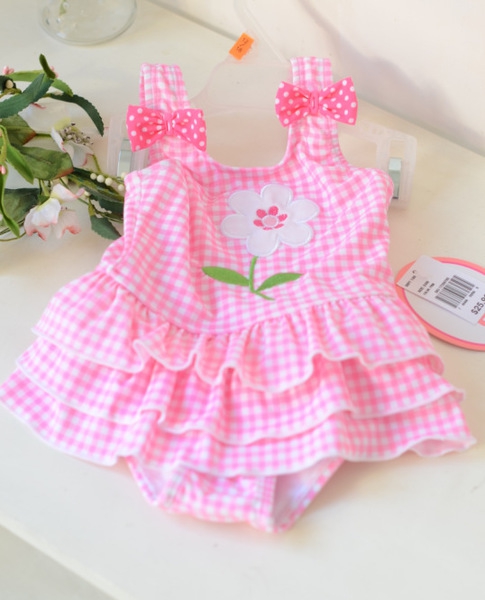 Детски розови бански за малки принцеси