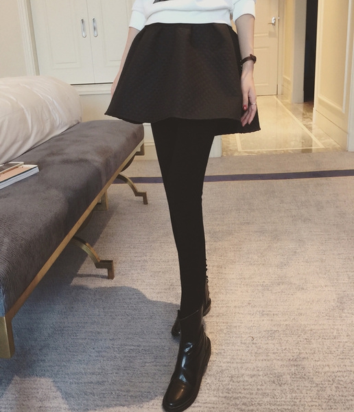 Черна къса пола за бременни.