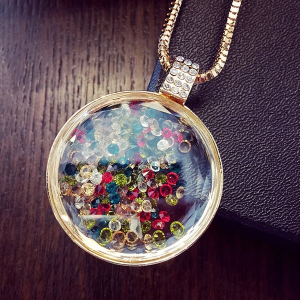 Γυναικείο περιδέραιο που μοιάζει με ένα μπουκάλι άρωμα