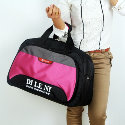 Ανδρικά και γυναικεία αδιάβροχα ταξιδιωτικές τσάντες 32 L - 5 μοντέλα