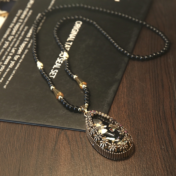 Γυναικεία δαχτυλίδια σε πολλά διαφορετικά μοτίβα και χρώματα