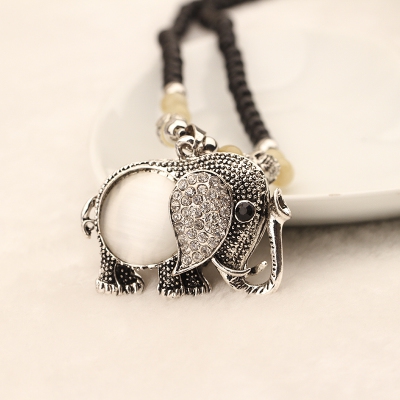 Γυναικεία δαχτυλίδια σε πολλά διαφορετικά μοτίβα και χρώματα