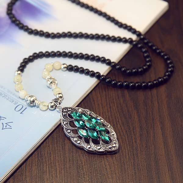 Γυναικεία δαχτυλίδια σε πολλά διαφορετικά μοτίβα και χρώματα