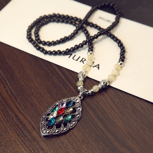 Γυναικεία δαχτυλίδια σε πολλά διαφορετικά μοτίβα και χρώματα