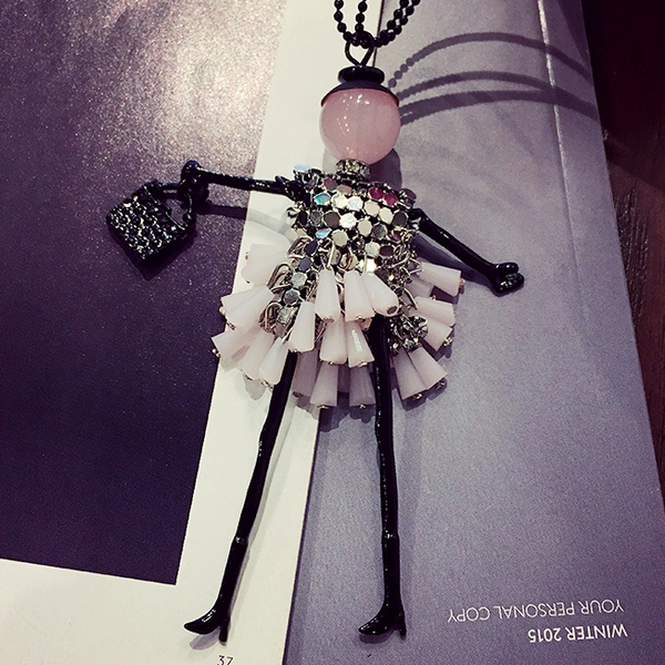 Γυναικεία κολιέ σε διάφορα χρώματα