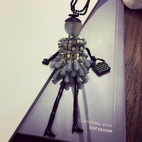 Γυναικεία κολιέ σε διάφορα χρώματα