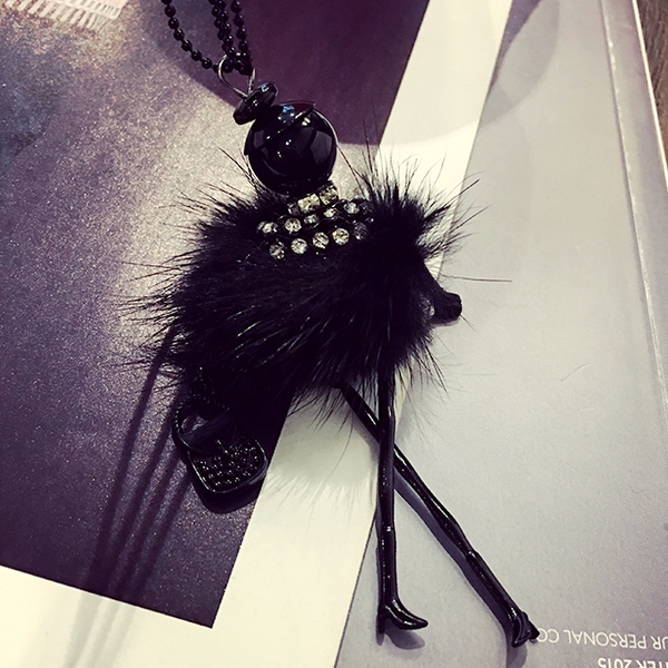 Γυναικεία κολιέ σε διάφορα χρώματα