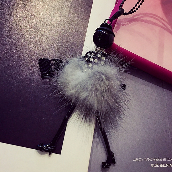 Γυναικεία κολιέ σε διάφορα χρώματα