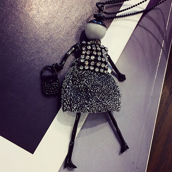 Γυναικεία κολιέ σε διάφορα χρώματα