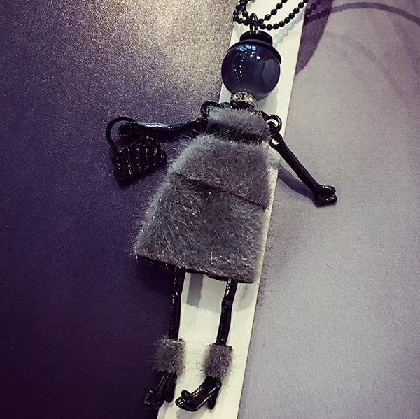 Γυναικεία κολιέ σε διάφορα χρώματα