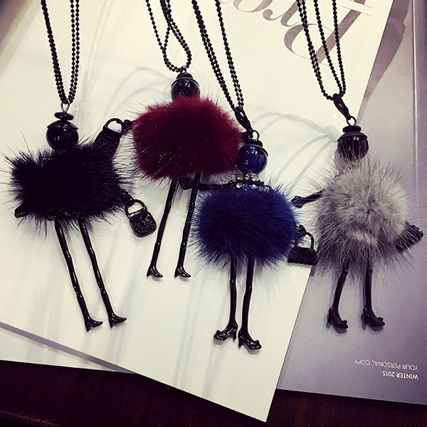 Γυναικεία κολιέ σε διάφορα χρώματα