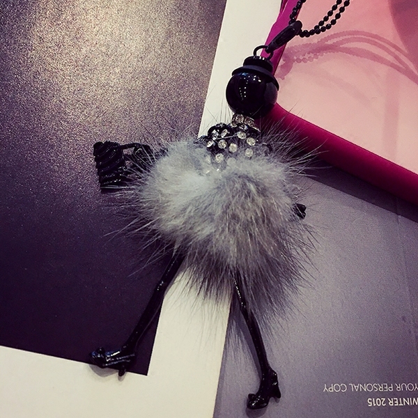 Γυναικεία κολιέ σε διάφορα χρώματα