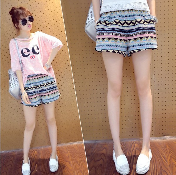 Δέκα μοντέλα σορτς Έγκυος ποικιλία χρωμάτων και σχεδίων.