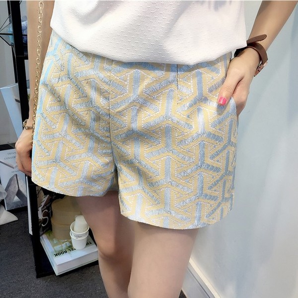 Δέκα μοντέλα σορτς Έγκυος ποικιλία χρωμάτων και σχεδίων.