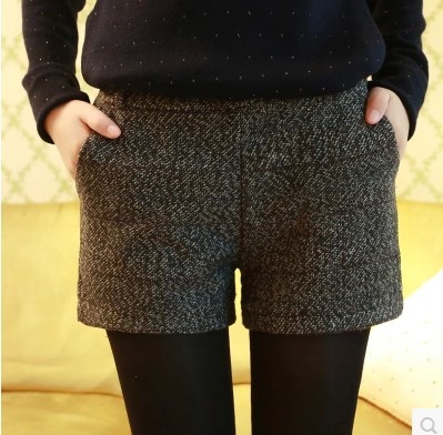 Δέκα μοντέλα σορτς Έγκυος ποικιλία χρωμάτων και σχεδίων.