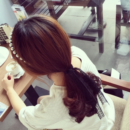  Τιάρα - αξεσουάρ για τα μαλλιά.