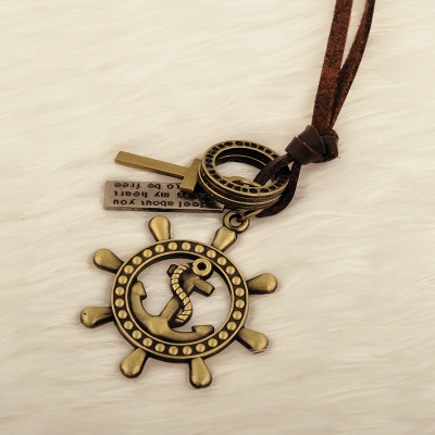 Γυναικεία κολιέ σε διάφορα μοντέλα - μαϊμού, κλειδί, ρολόι, γυαλιά και πολλά άλλα