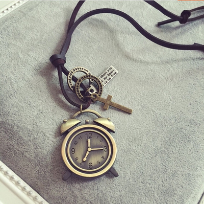 Γυναικεία κολιέ σε διάφορα μοντέλα - μαϊμού, κλειδί, ρολόι, γυαλιά και πολλά άλλα