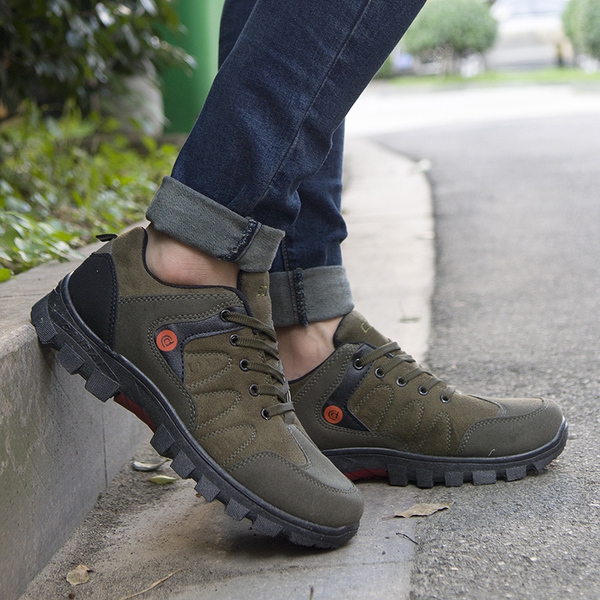 Туристически обувки за мъже - два модела