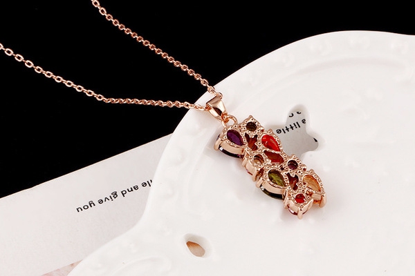 Γυναικείο κολιέ με πολύχρωμες πέτρες