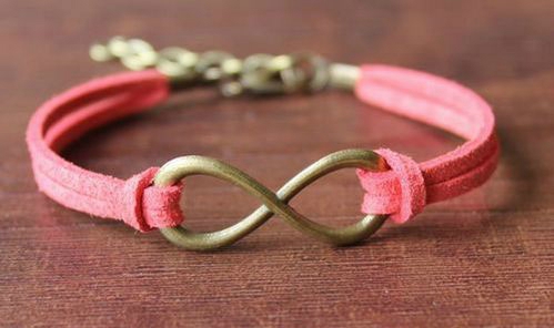 Различни видове дамски гривни-13 модела