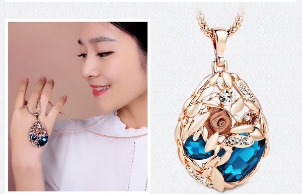 Γυναικέιο κολιέ - μενταγιόν με πέτρα και λουλούδι