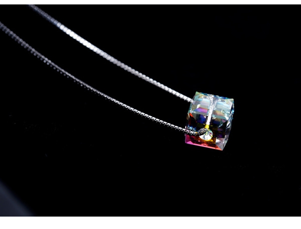 Γυναικείο Μενταγιόν σε σχήμα τετράγωνου