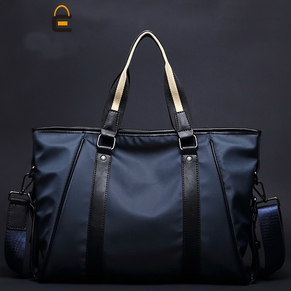 Ανδρική τσάντα ταξιδιού σε μαύρο και μπλε χρώμα