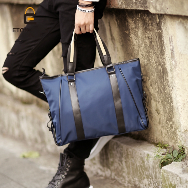 Ανδρική τσάντα ταξιδιού σε μαύρο και μπλε χρώμα