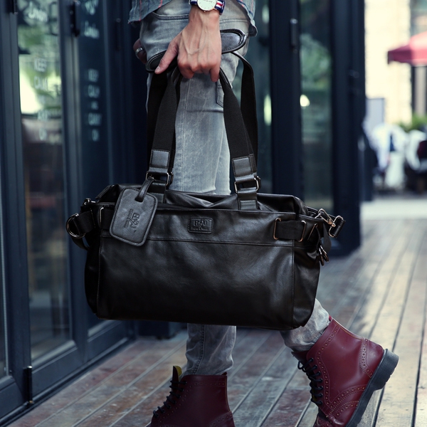 Σακίδια αντρικά και γυναικεία από τεχνητό δέρμα