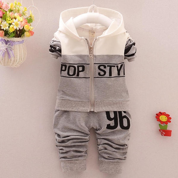 Детски комплекти за момчета и момичета: над 10 различни модела