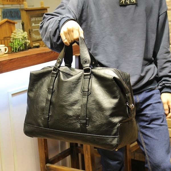 Μαύρες τσάντες ταξιδίου από τεχνητό δέρμα 46x30x15 εκ